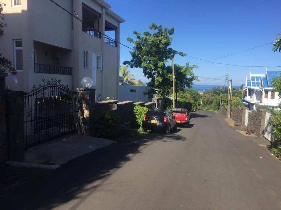 Lovely Two Bedrooms Apartment. Flic en Flac Exterior photo